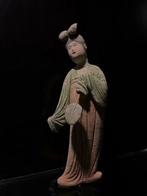 Replica van - China - Dienstmeisje met waaier -