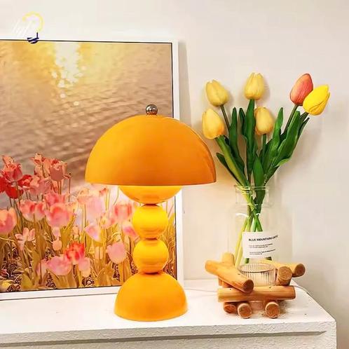 Lumi Nordic LED Tafellamp – Retro Designlamp Oranje of Blauw, Huis en Inrichting, Lampen | Tafellampen, Nieuw, Kunststof, Minder dan 50 cm