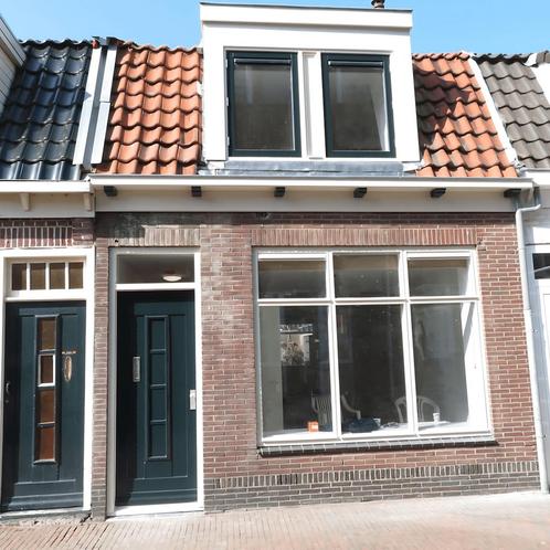 Tussenwoning met tuin en 3 slaapkamers aan de Molenstraat 16, Huizen en Kamers, Kamers te huur, 50 m² of meer, Overige regio's
