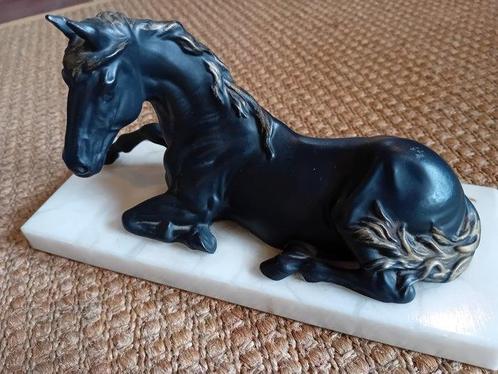 sculptuur, Liggend paard - 27 cm - bronslegering, marmer, Antiek en Kunst, Curiosa en Brocante