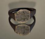 Middeleeuwen, kruisvaardersperiode Bronzen ring Krijger met, Sieraden, Tassen en Uiterlijk