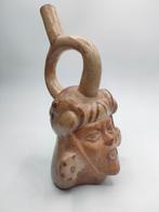Pre-Columbiaans. Moche Keramisch portreturn met