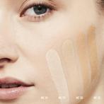 MAC Cosmetics Studio Fix Fluid SPF 15 NC20 Foundation - 30ml, Nieuw, Gehele gezicht, Make-up, Ophalen of Verzenden
