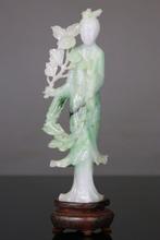 Kwanyin personage beeldhouwwerk in jade jadeïet - Jade,, Antiek en Kunst