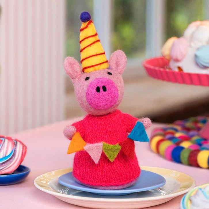 Wolvilt Feestvarken met Feestmuts en Slinger Roze - Kleine H, Kinderen en Baby's, Kinderkamer | Inrichting en Decoratie, Nieuw