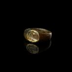 Oude Egypte, Ptolemeïsch Zegelring met buste Berenice II van, Sieraden, Tassen en Uiterlijk, Antieke sieraden