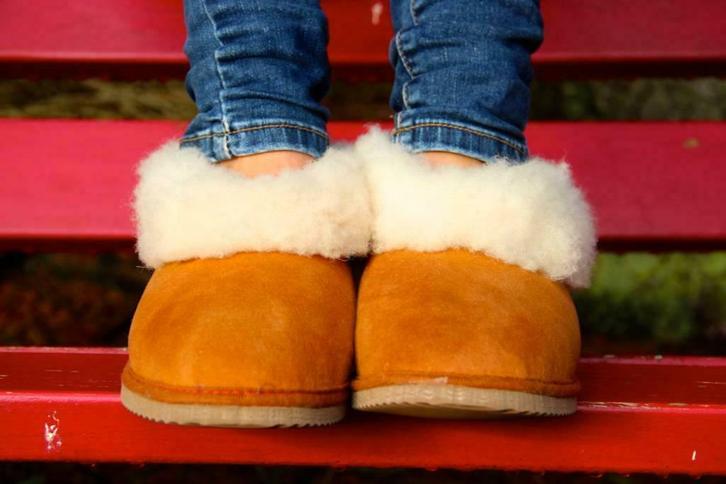 pantoffels van lamswol, Kleding | Dames, Schoenen, Bruin, Nieuw, Pantoffels of Sloffen, Verzenden