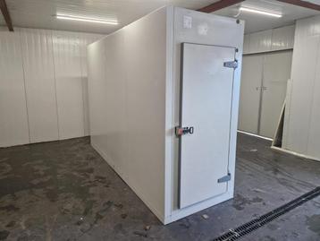 Koelcel 106 x 317 x 226 cm beschikbaar voor biedingen