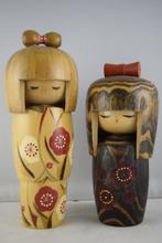 Twee vintage Kokeshi-poppetjes gemaakt door Tanaka Kojo en