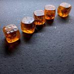 Decoratieve dobbelstenen met Baltisch amber - Barnsteen -