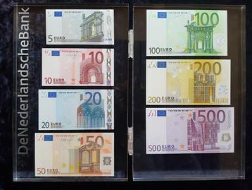 Eurobiljetten in plexiglas serie beschikbaar voor biedingen