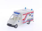 Schaal 1:55 Siku 2020 ambulance #5086 (Automodellen), Hobby en Vrije tijd, Modelauto's | Overige schalen, Ophalen of Verzenden