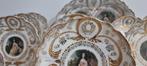 Tafelservies (13) - Fijn wit porselein, geglazuurd. Rococo.