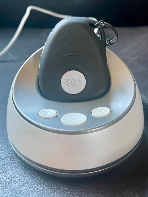 SOS en belknop (GPS, 4G) plus docking station, Telecommunicatie, Wearable-accessoires, Overige accessoires, Zo goed als nieuw