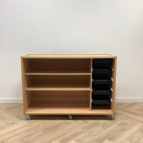 Tweedehands verrijdbare houten schoolkast, vv 2 legborden en, Huis en Inrichting, Kasten | Overige, Gebruikt, Ophalen of Verzenden