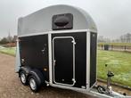 Praktisch nieuwe Humbaur 1,5 paards paardentrailer!, Dieren en Toebehoren, Paarden en Pony's | Trailers en Aanhangwagens, Ophalen