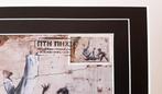 Banksy (1974) - FCK PTN Banksy framed - Maximum card FDC, Antiek en Kunst