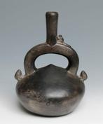 Precolumbiaans. Chimu Blackware fles Met exportvergunning