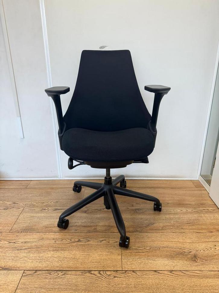 Zwarte Herman Miller Sayl Bureaustoel - 4D Pads - Refurb, Huis en Inrichting, Bureaustoelen, Bureaukruk, Zwart, Zo goed als nieuw
