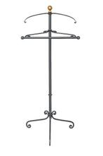 Dressboy - Metaal, Messing - Jongen die zich formeel kleedt