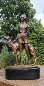 naar b. lach - sculptuur, hunting diana met windhond - 45 cm, Antiek en Kunst