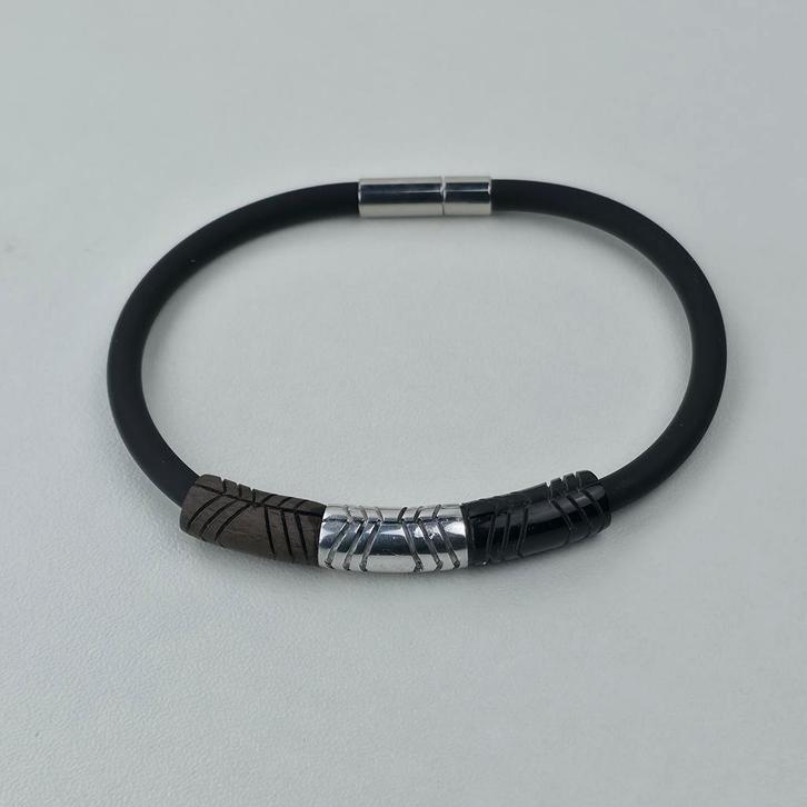 Heren armband zwart met metalen details – nieuw, Sieraden, Tassen en Uiterlijk, Armbanden, Zwart, Nieuw, Overige materialen, Verzenden