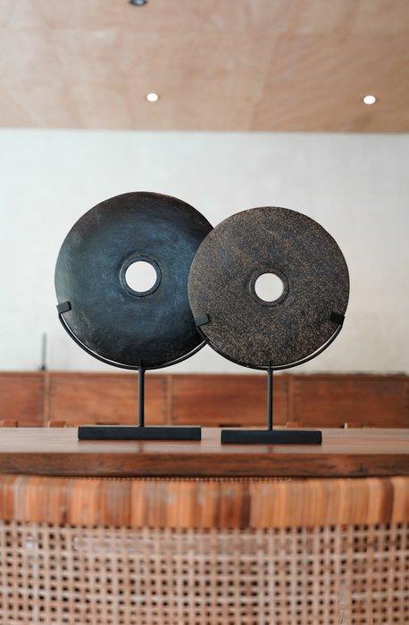 NO RESERVE PRICE - Lava stone disc on a custom stand -, Antiek en Kunst, Kunst | Designobjecten