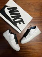 Nike - Sneakers - Maat: Shoes / EU 43, Nieuw