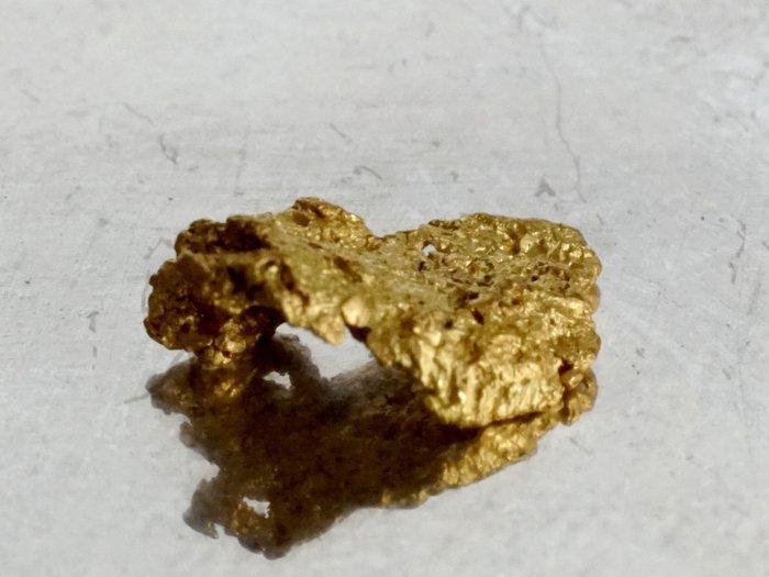 Goud Natif, goudklompje uit Frans-Guyana of Suriname- 0.32 g, Verzamelen, Mineralen en Fossielen