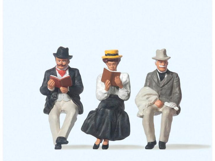 Preiser 45064 Sitzende Reisende 1:22,5 (Figuren, Scenery), Hobby en Vrije tijd, Modelbouw | Figuren en Diorama's, Nieuw, Ophalen of Verzenden