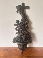 Wijwatervat - Early 20th century - Twee putti en een kruis -