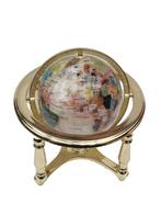 Edelssteen wereldbol op goudkleurige metalen standaard -, Antiek en Kunst