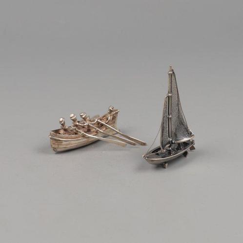 Roeiboot en zeilboot *NO RESERVE* - Miniatuur figuur  (2) -, Antiek en Kunst, Antiek | Goud en Zilver