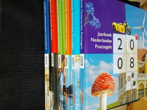 Jaarboeken 6 stuks, en Speciale Catalogus van 2024 met, Postzegels en Munten, Postzegels | Nederland