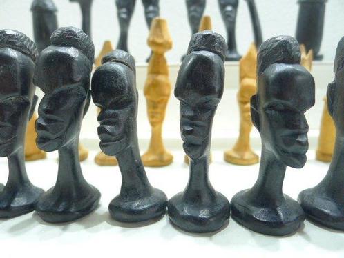Echiquier et jeu déchecs Art tribal en bois - Schaakspel -, Antiek en Kunst, Curiosa en Brocante
