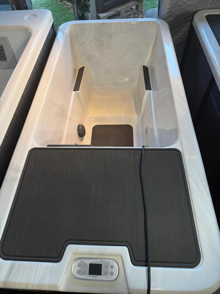 Showroom model Ijsbad ACTIE!, Tuin en Terras, Bubbelbaden en Hottubs, Nieuw