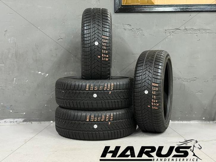 225/45/19 96V RSC Pirelli winterbanden nieuw/demo 4 stuks, Auto-onderdelen, Banden en Velgen, 19 inch, Erkend duurzaam, Winterbanden