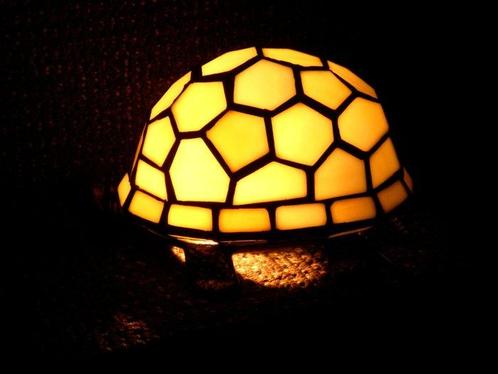 Fraaie Tiffany lamp kleur Wit in de vorm van een schildpad, Antiek en Kunst, Curiosa en Brocante