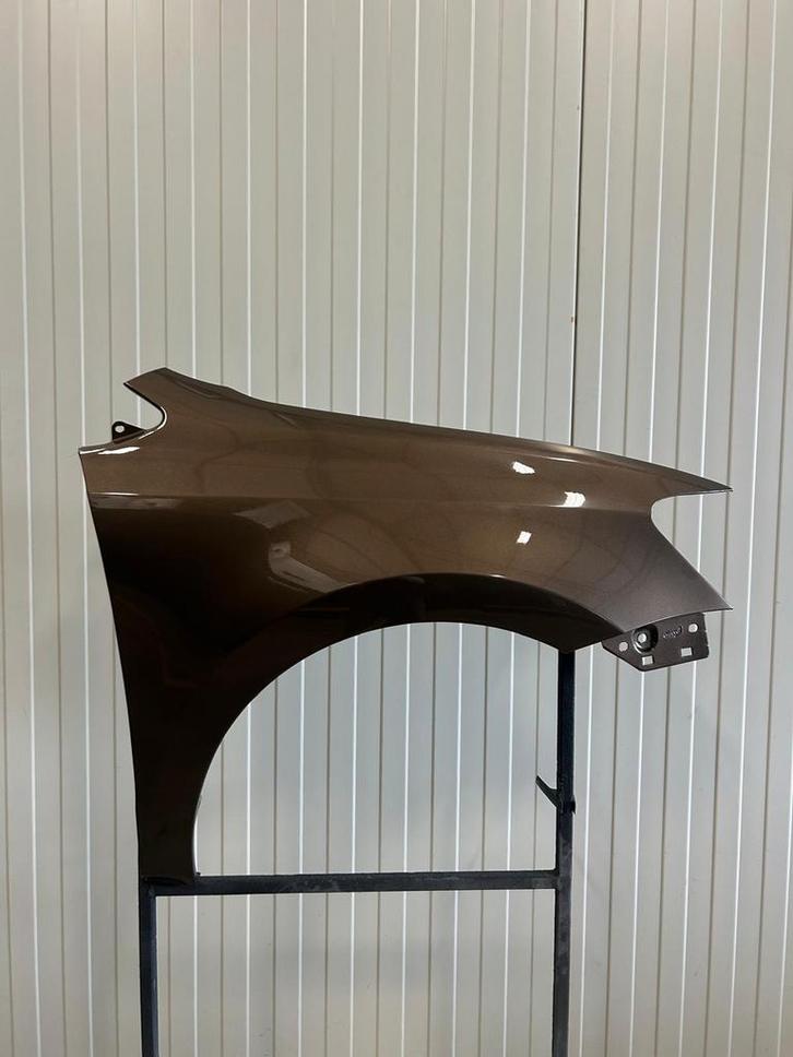 Spatbord rechtsvoor Volkswagen Polo 6R,6C TOFFEE/GRACIOSABRA, Auto-onderdelen, Carrosserie en Plaatwerk, Nieuw, Volkswagen, Voor