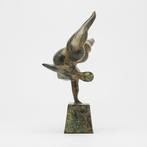 Beeld, NO RESERVE PRICE - Patinated Voluptuous Balancing, Antiek en Kunst