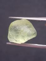 Natural Green Peridot - 5.708 ct - rough gemstone - for face, Sieraden, Tassen en Uiterlijk, Edelstenen, Nieuw