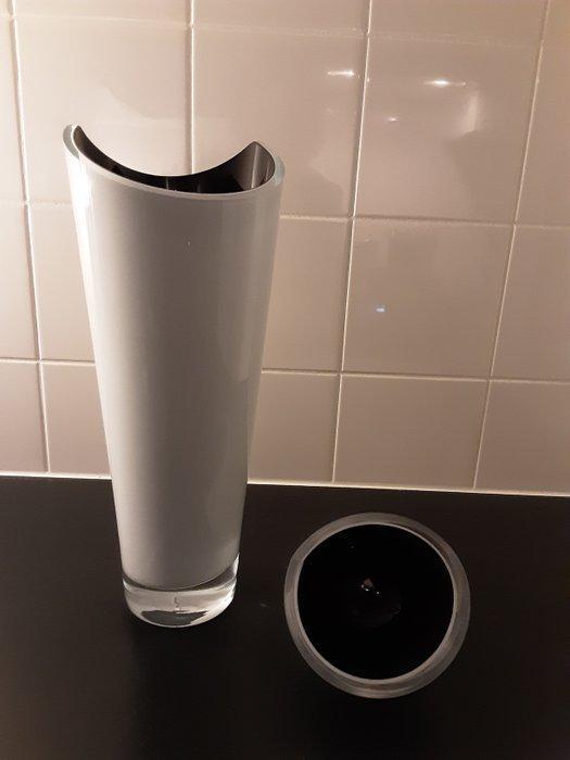 Glasfabriek Leerdam - Carina Riezebos - Vaas (2) - batman -, Antiek en Kunst, Antiek | Glas en Kristal