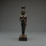 Replica van het oude Egyptisch Beeld van godin Isis die een, Antiek en Kunst