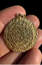 Curieuze en onleesbare reproductie in verguld metaal van