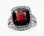 Ring - 18 karaat Witgoud, Levendig Rood (Birma) -  6.71ct.