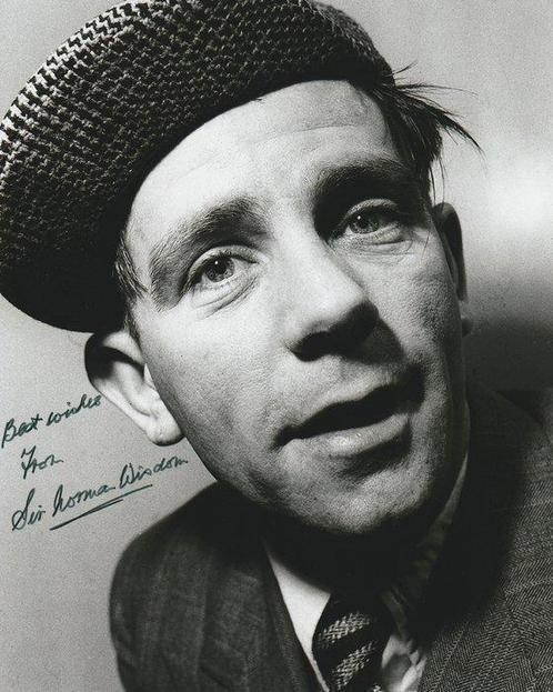 TV and Film Legend - Signed by Sir Norman Wisdom, Verzamelen, Film en Tv