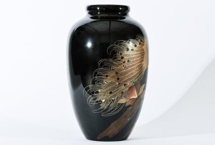 Vaas - Peacock en Peony Maki-e met parelmoer-inleg - Gelakt, Antiek en Kunst, Antiek | Overige Antiek