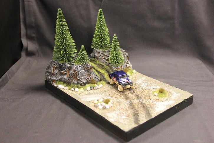 Diorama doorwading riviertje in de bergen 1:64, Hobby en Vrije tijd, Modelbouw | Figuren en Diorama's, 1:50 of kleiner, Nieuw