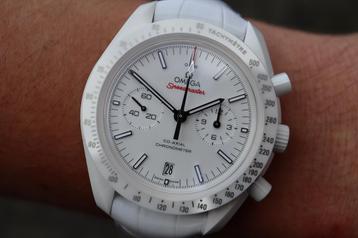 Omega Speedmaster White side of the moon 08/2024 beschikbaar voor biedingen