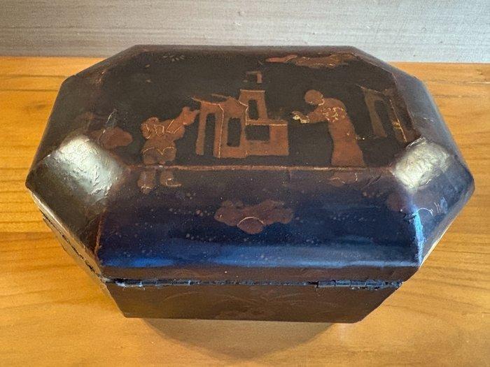 Chinoiserie lacquered - Theekistje / doosje - Hout, Antiek en Kunst, Antiek | Meubels | Stoelen en Banken